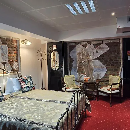 Villa Legends Chambers By Grand Pier Boutique Trade Location, 4 Star With Unique Historical Themes Decors With Free Breakfast Only For King And Minim 4 Nights *