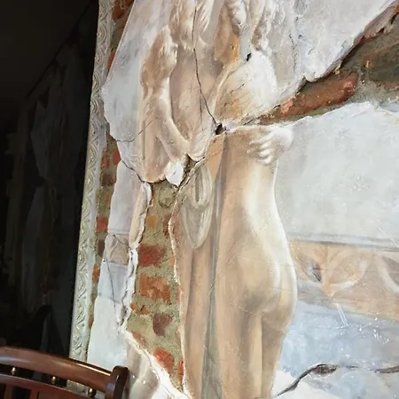 Legends Chambers By Grand Pier Boutique Trade Location, 4 Star With Unique Historical Themes Decors With Free Breakfast Only For King And Minim 4 Nights Villa Boekarest