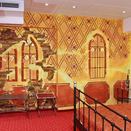 Legends Chambers By Grand Pier Boutique Trade Location, 4 Star With Unique Historical Themes Decors With Free Breakfast Only For King And Minim 4 Nights 부쿠레슈티
