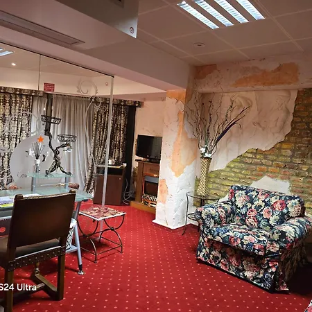 Legends Chambers By Grand Pier Boutique Trade Location, 4 Star With Unique Historical Themes Decors With Free Breakfast Only For King And Minim 4 Nights Bucareste