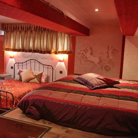 Legends Chambers By Grand Pier Boutique Trade Location, 4 Star With Unique Historical Themes Decors With Free Breakfast Only For King And Minim 4 Nights * 부쿠레슈티