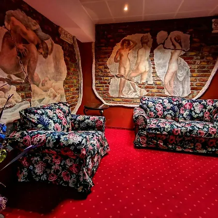 בית אירוח Legends Chambers By Grand Pier Boutique