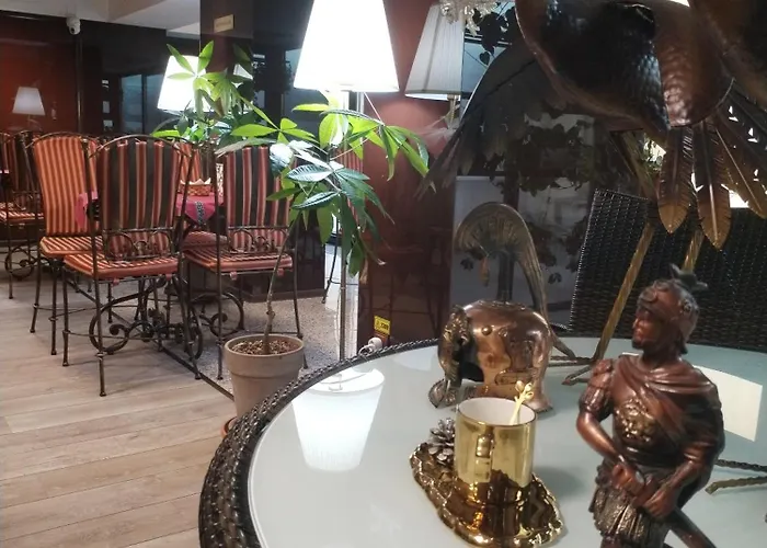 Villa Legends Chambers By Grand Pier Boutique Trade Location, 4 Star With Unique Historical Themes Decors With Free Breakfast Only For King And Minim 4 Nights Bucareste