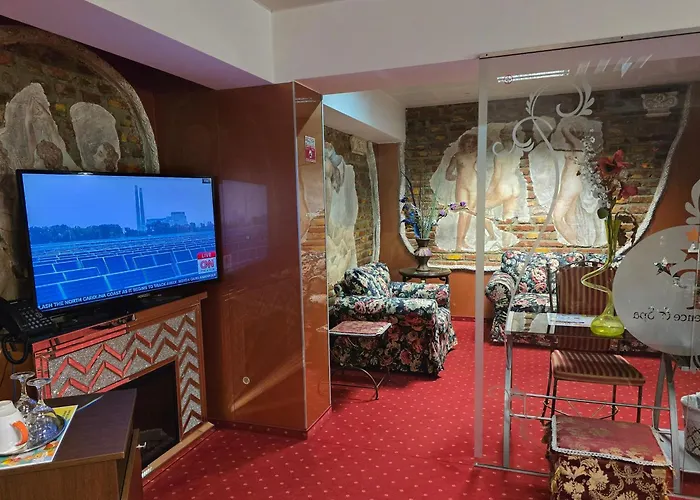 Villa Legends Chambers By Grand Pier Boutique Trade Location, 4 Star With Unique Historical Themes Decors With Free Breakfast Only For King And Minim 4 Nights