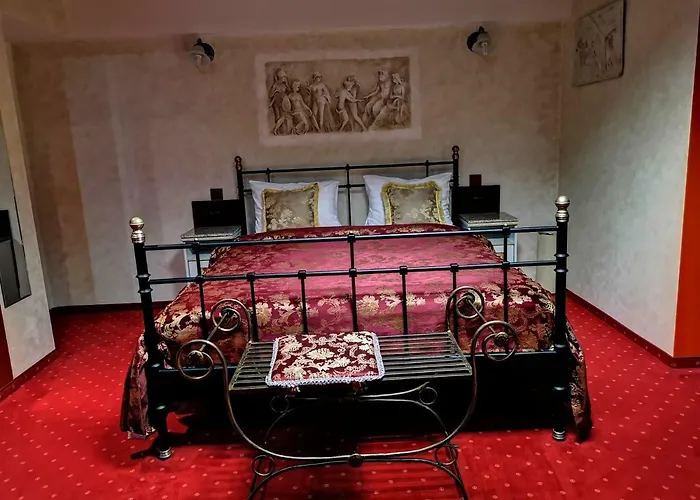 Legends Chambers By Grand Pier Boutique Trade Location, 4 Star With Unique Historical Themes Decors With Free Breakfast Only For King And Minim 4 Nights Villa *