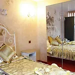 Δωμάτια σε οικογενειακή κατοικία Legends Chambers By Grand Pier Boutique *