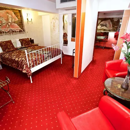 Grand Pier Boutique Luxury King And Queen Deluxe Rooms, With Free Welcome Breakfast For Up To 4 Nights Villa