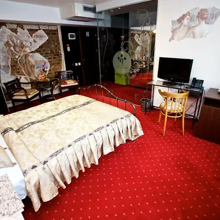 Grand Pier Boutique Luxury King And Queen Deluxe Rooms, With Free Welcome Breakfast For Up To 4 Nights Villa Bucharest
