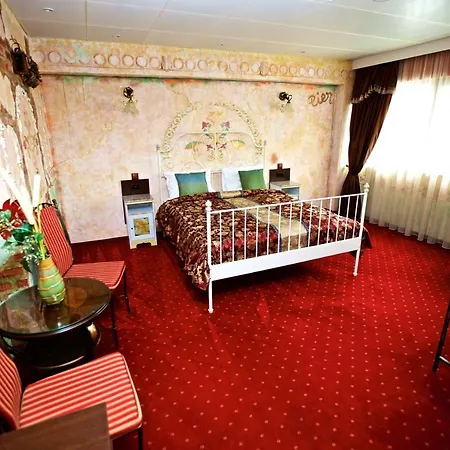 Villa Grand Pier Boutique Luxury King And Queen Deluxe Rooms, With Free Welcome Breakfast For Up To 4 Nights