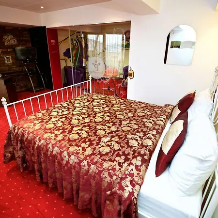 Grand Pier Boutique Luxury King And Queen Deluxe Rooms, With Free Welcome Breakfast For Up To 4 Nights * Bucharest