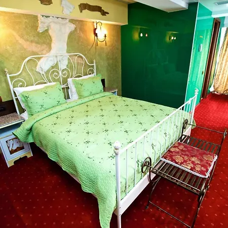 Grand Pier Boutique Luxury King And Queen Deluxe Rooms, With Free Welcome Breakfast For Up To 4 Nights * Bucharest