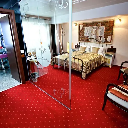 Grand Pier Boutique Luxury King And Queen Deluxe Rooms, With Free Welcome Breakfast For Up To 4 Nights Villa *