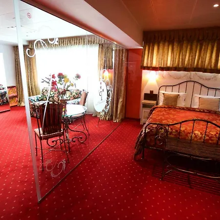 Villa Grand Pier Boutique Luxury King And Queen Deluxe Rooms, With Free Welcome Breakfast For Up To 4 Nights Bucharest