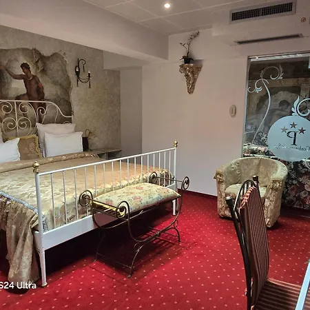 Legends Chambers By Grand Pier Boutique Trade Location, 4 Star With Unique Historical Themes Decors With Free Breakfast Only For King And Minim 4 Nights ヴィラ