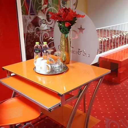 Legends Chambers By Grand Pier Boutique Trade Location, 4 Star With Unique Historical Themes Decors With Free Breakfast Only For King And Minim 4 Nights ヴィラ *