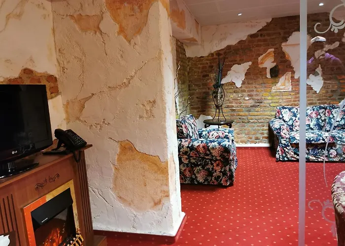 Legends Chambers By Grand Pier Boutique Trade Location, 4 Star With Unique Historical Themes Decors With Free Breakfast Only For King And Minim 4 Nights Вілла Бухарест