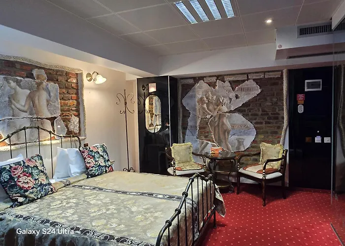 Вілла Legends Chambers By Grand Pier Boutique Trade Location, 4 Star With Unique Historical Themes Decors With Free Breakfast Only For King And Minim 4 Nights *