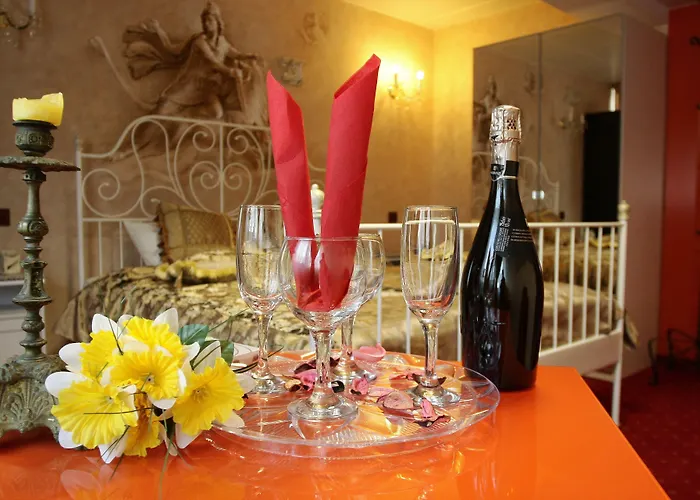 Legends Chambers By Grand Pier Boutique Trade Location, 4 Star With Unique Historical Themes Decors With Free Breakfast Only For King And Minim 4 Nights Вілла