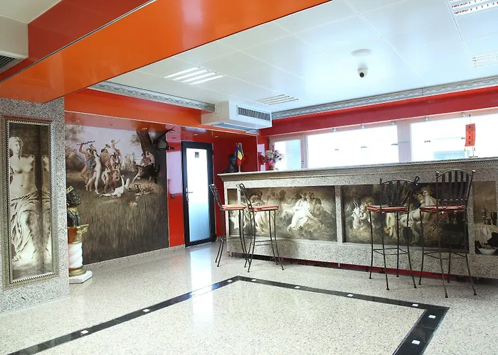 Legends Chambers By Grand Pier Boutique Trade Location, 4 Star With Unique Historical Themes Decors With Free Breakfast Only For King And Minim 4 Nights * Бухарест