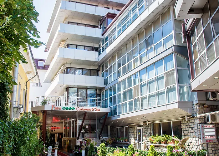 Legends Chambers By Grand Pier Boutique Trade Location, 4 Star With Unique Historical Themes Decors With Free Breakfast Only For King And Minim 4 Nights Вілла