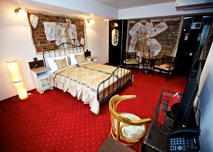 Legends Chambers By Grand Pier Boutique Trade Location, 4 Star With Unique Historical Themes Decors With Free Breakfast Only For King And Minim 4 Nights Вілла
