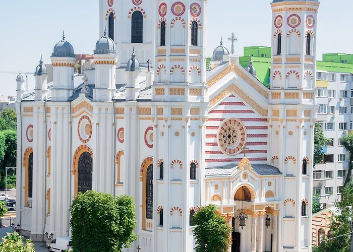 Вілла Legends Chambers By Grand Pier Boutique Trade Location, 4 Star With Unique Historical Themes Decors With Free Breakfast Only For King And Minim 4 Nights Бухарест