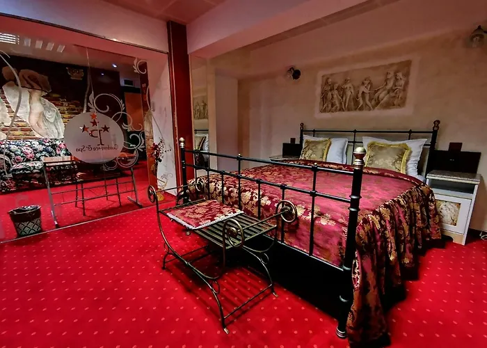 Legends Chambers By Grand Pier Boutique Trade Location, 4 Star With Unique Historical Themes Decors With Free Breakfast Only For King And Minim 4 Nights Вілла Бухарест