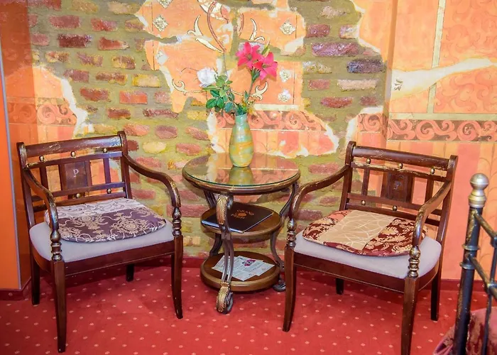 Вілла Legends Chambers By Grand Pier Boutique Trade Location, 4 Star With Unique Historical Themes Decors With Free Breakfast Only For King And Minim 4 Nights Бухарест