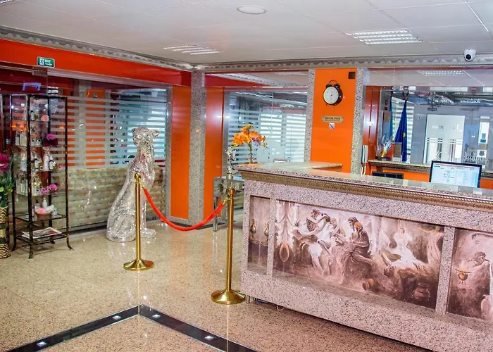 Legends Chambers By Grand Pier Boutique Trade Location, 4 Star With Unique Historical Themes Decors With Free Breakfast Only For King And Minim 4 Nights Вілла *