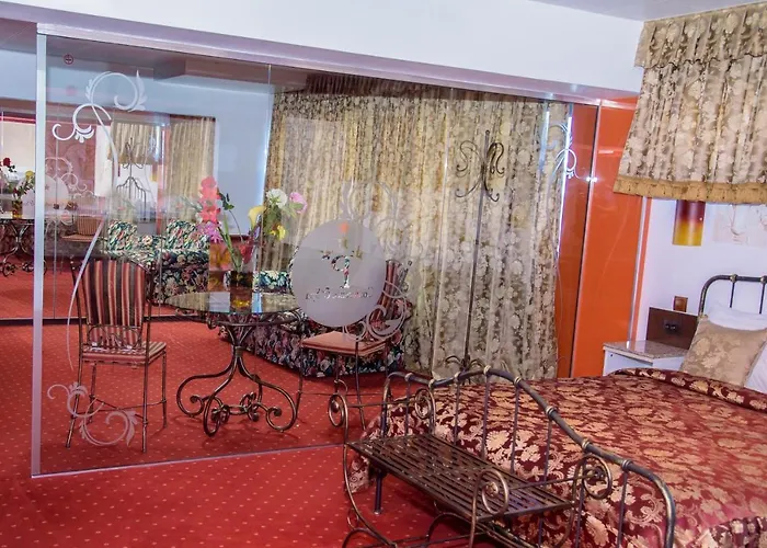 Вілла Legends Chambers By Grand Pier Boutique Trade Location, 4 Star With Unique Historical Themes Decors With Free Breakfast Only For King And Minim 4 Nights *